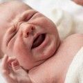 higiene del recién nacido en nariz y oídos