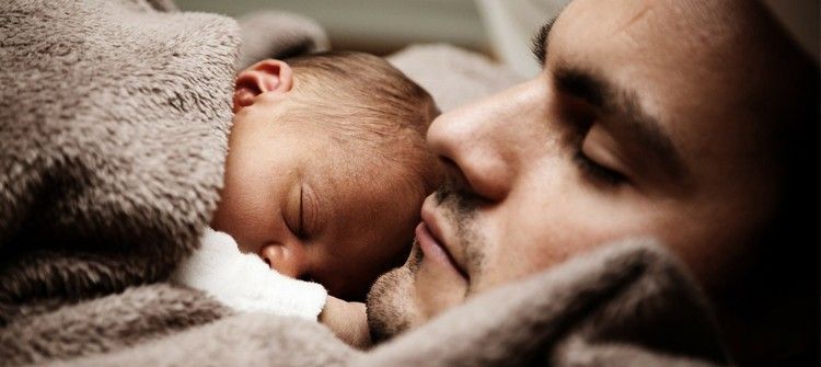 imagen día del padre con sus bebé