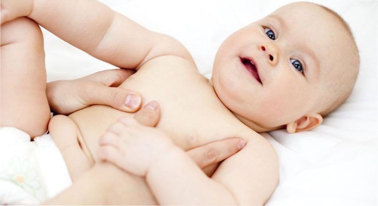la importancia de dar masajes a los bebes